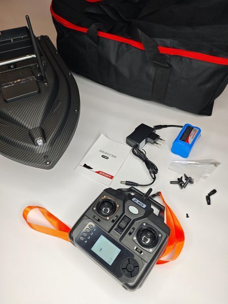 Короповий кораблик для підгодовування Flytec D16 з GPS 16 точок 36000mAh однобоксовий Чорний карбон 118597414 фото